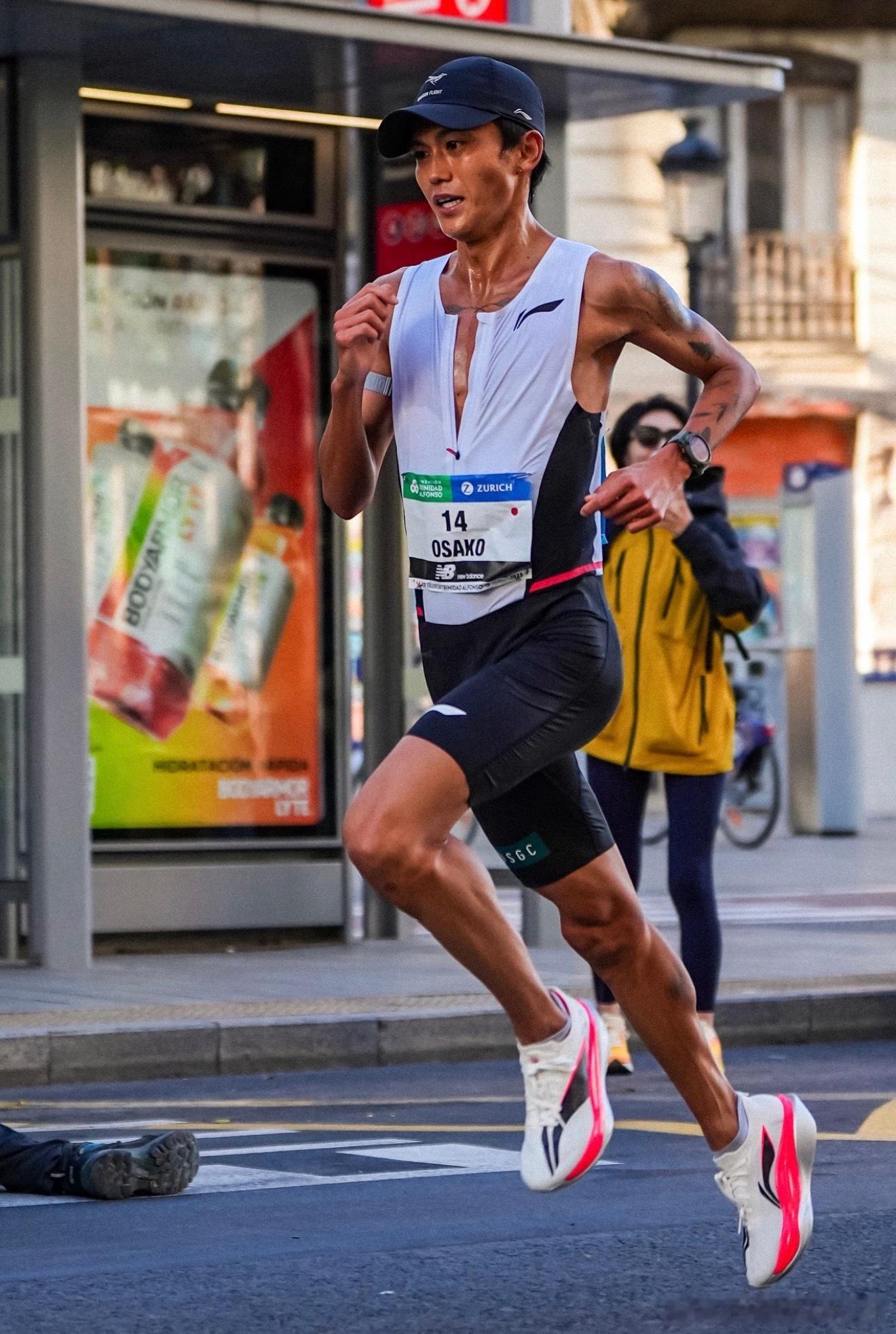 2:04:55打破日本马拉松和记录！恭喜大迫杰！一身李宁国产品牌的骄傲👍 