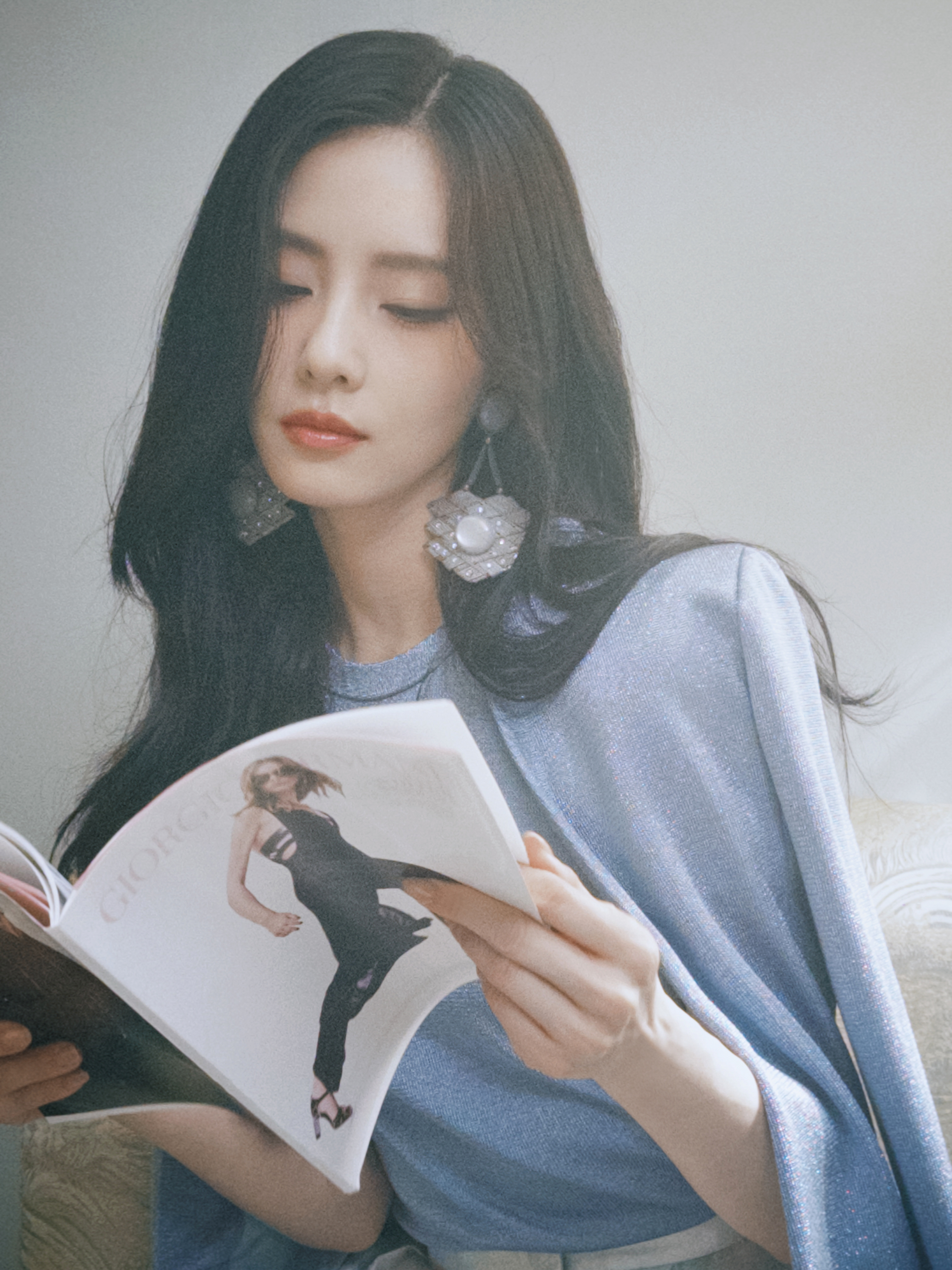 刘诗诗 点点细闪灿若繁星，柔和淡彩似天边流云，在平静中积蓄力量。#刘诗诗在圈内的