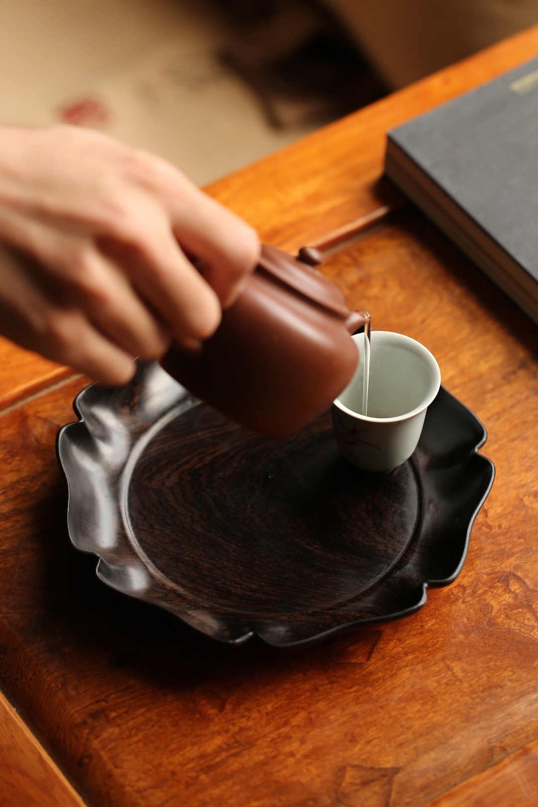 大号‼️紫光檀 葵花形 果盘/干泡盘料质温润，形制素雅，精工细磨，纹理柔顺，案上