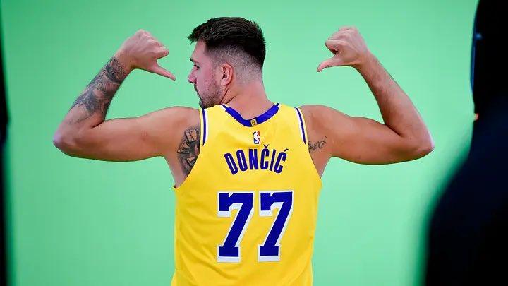 湖人队球员入选NBA最佳阵容一阵
埃尔金·贝勒（10次）
杰里·韦斯特（10次）