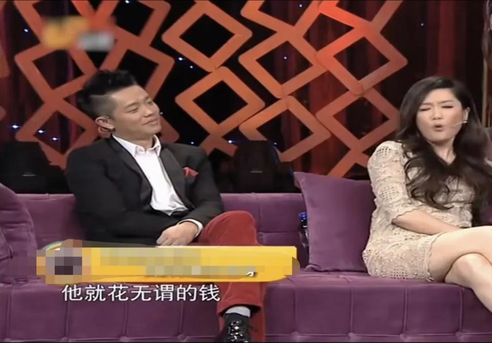 玲花说：“我跟我老公一起逛街，他要是去一个地方，买回来以后，他就花无谓的钱，买一