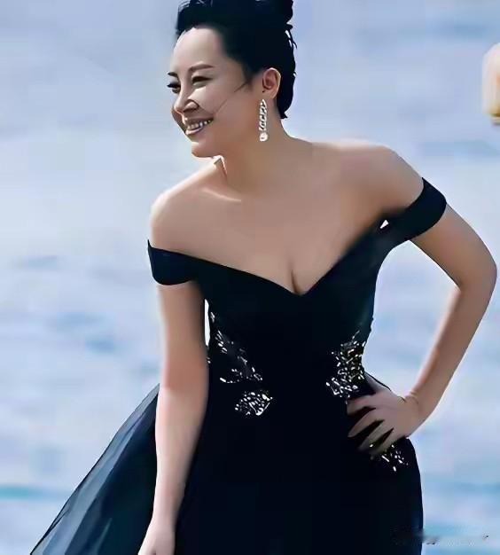一生“风流成性、老少通吃”，被称女人中极品的她，却57岁还单身
 
娱乐圈从不缺