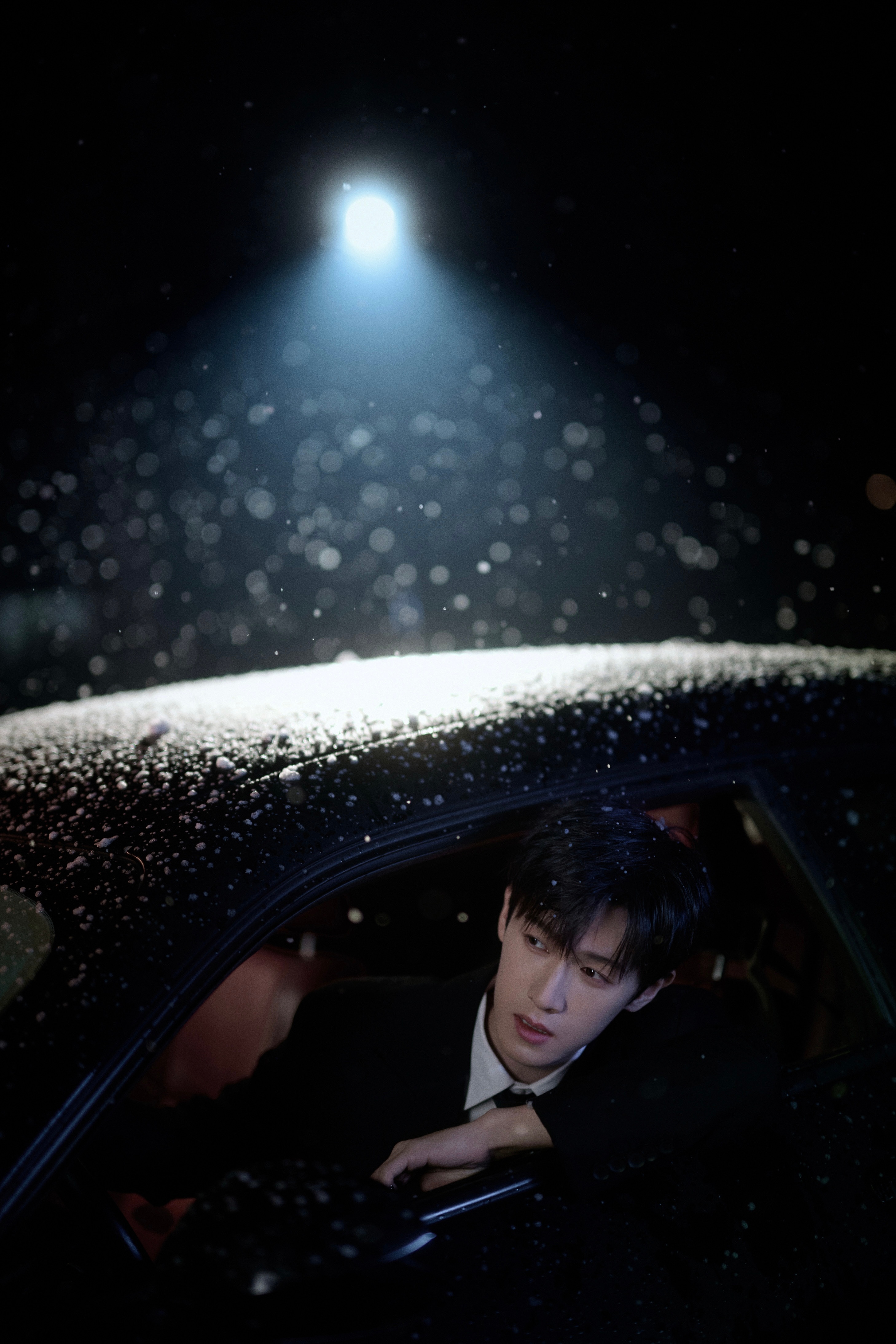 李昀锐 ｜ 星光大赏出图 李昀锐allblack西装外景上大分 ！有心的一组图集