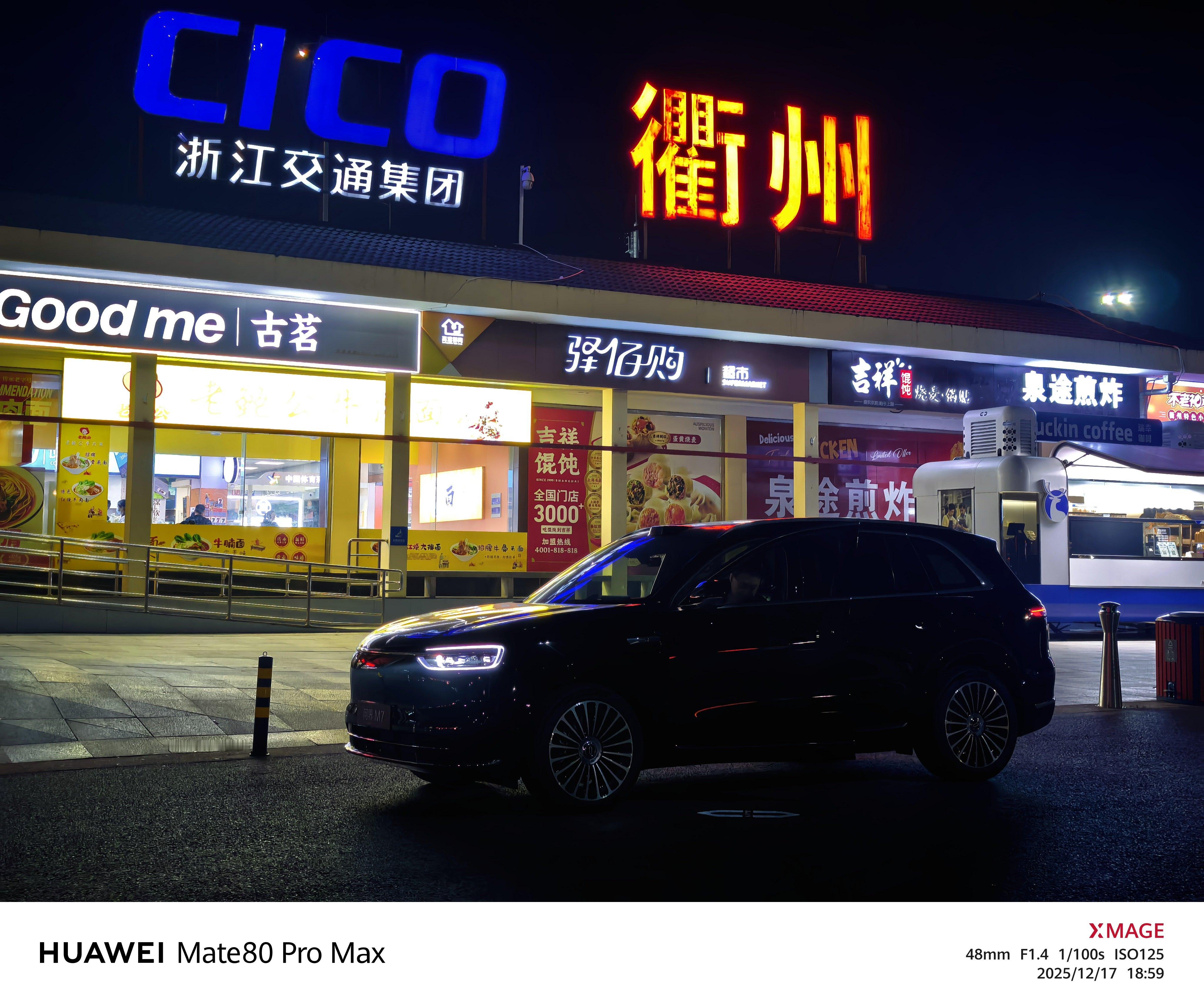 朋友们到衢州服务区了啊，没想到这里开了一个现炒的衢州小炒，那我必须得炒几个菜尝尝