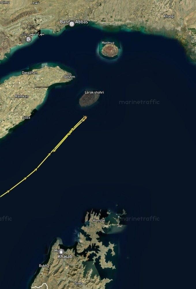 由于伊朗持续实施海上封锁，又有两艘油轮被迫在霍尔木兹海峡折返。特朗普回应伊朗再次