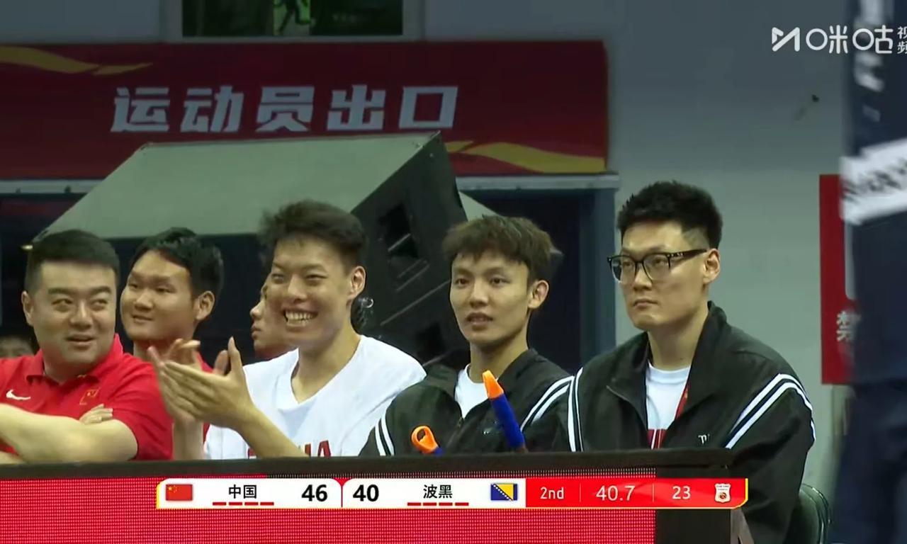 高诗岩三分球4中3都是隐患，徐杰无奈坐冷板凳，郭士强的后卫线还有瑕疵

中国男篮