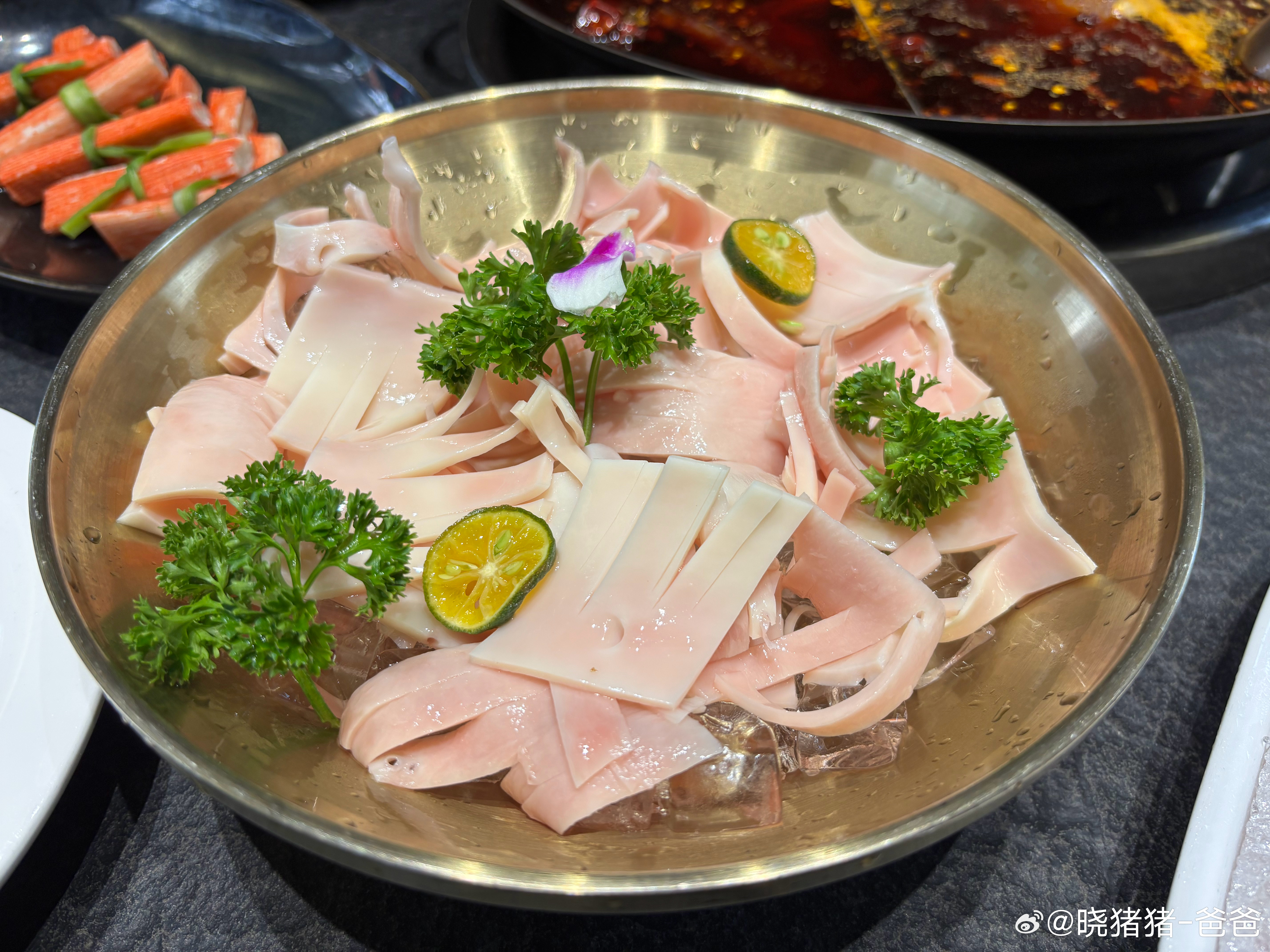 天热，越要烫火锅。 