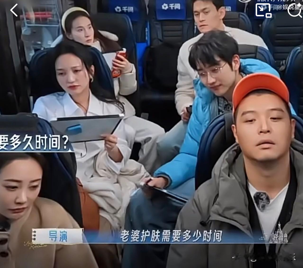 节目组问三对夫妻：

“老婆护肤需要多长时间？”

李纯立马说：“我自己都不知道