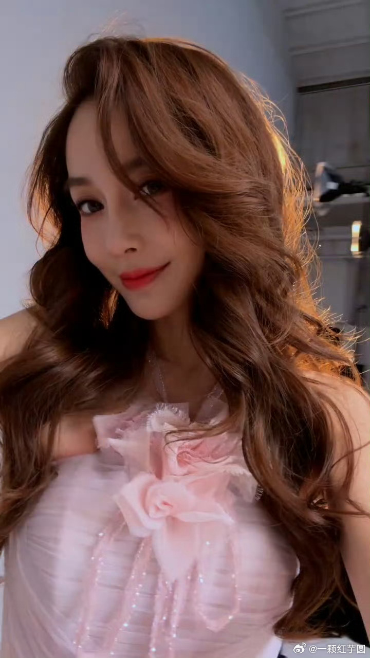 Angelababy 最新自拍！不愧是美神