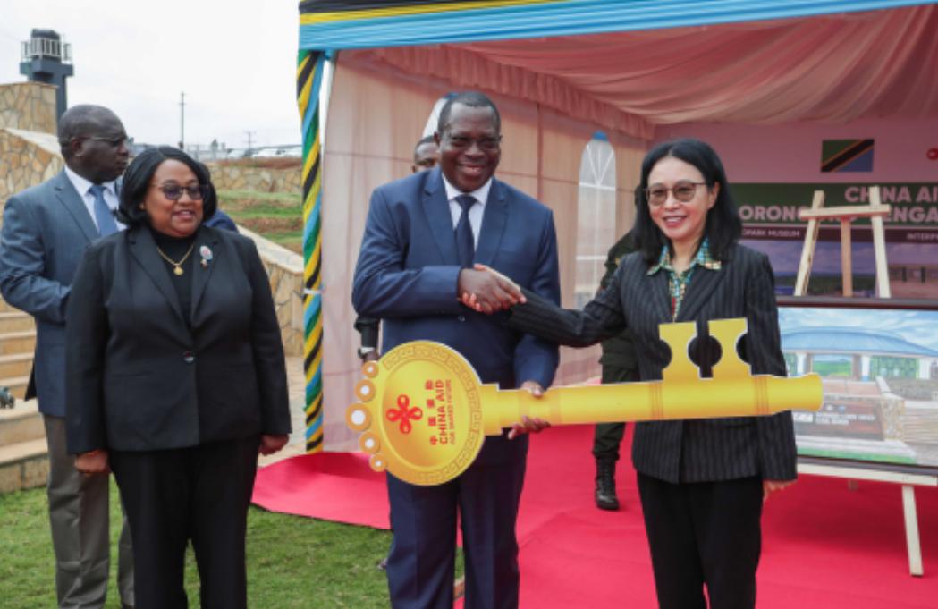 坦桑尼亚之前为了向英国和日本示好，突然就取消了和中国合作的100亿美元巴加莫约港