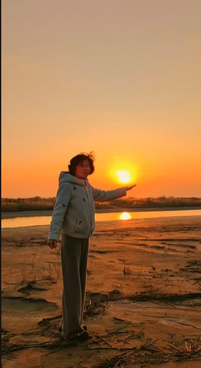 周末两天去东营黄河入海口观“鸟浪”意犹未尽，那鸟声、鸟影、美食一直挥之不去。
大