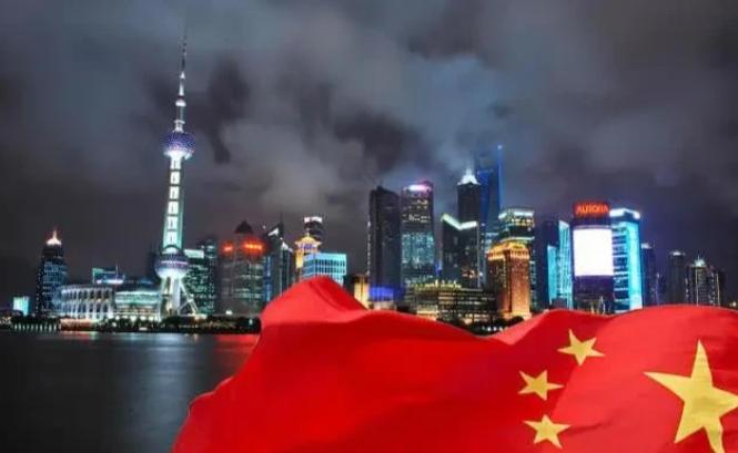 发现一个特别讽刺的规律：但凡中国科技有重大突破，快摸到美国霸权天花板时，第一批跳