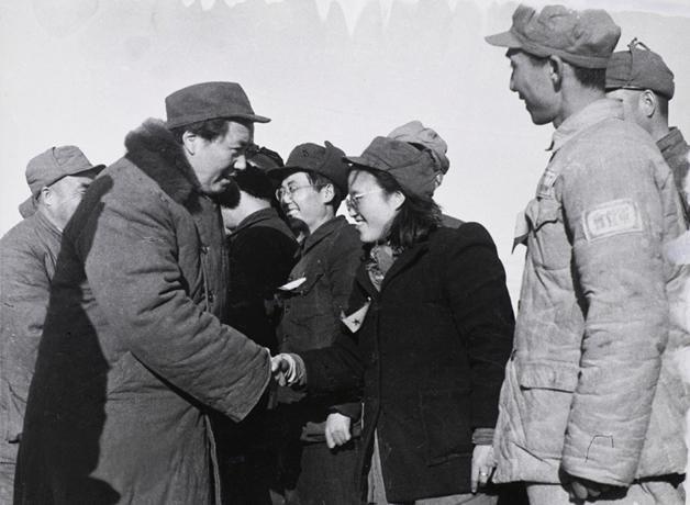 1949年毛主席接见妇女代表，见到一位后突然变脸：你竟然还活着？
 
这位被毛主