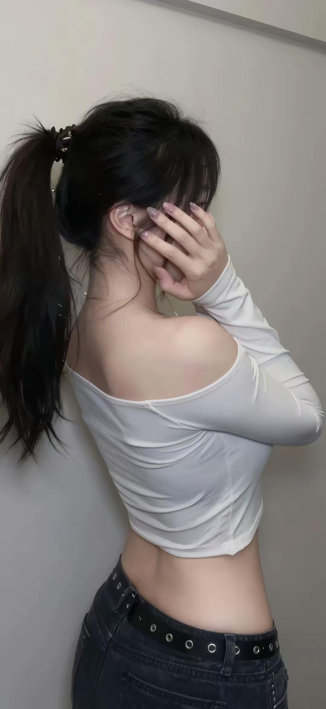 越爱一个人，
反而对他越没有邪念，
是爱稀释了欲望吗？