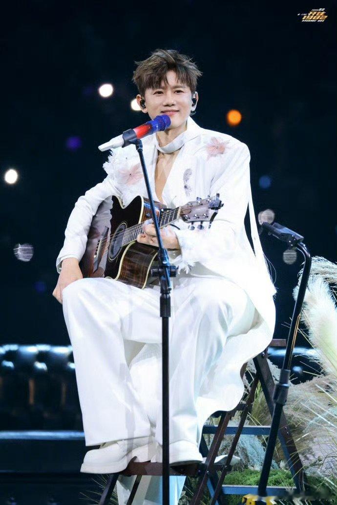 年前最后一场演唱会是张杰给的 张杰未LIVE巡回演唱会那些关于爱的歌，唱到了每个