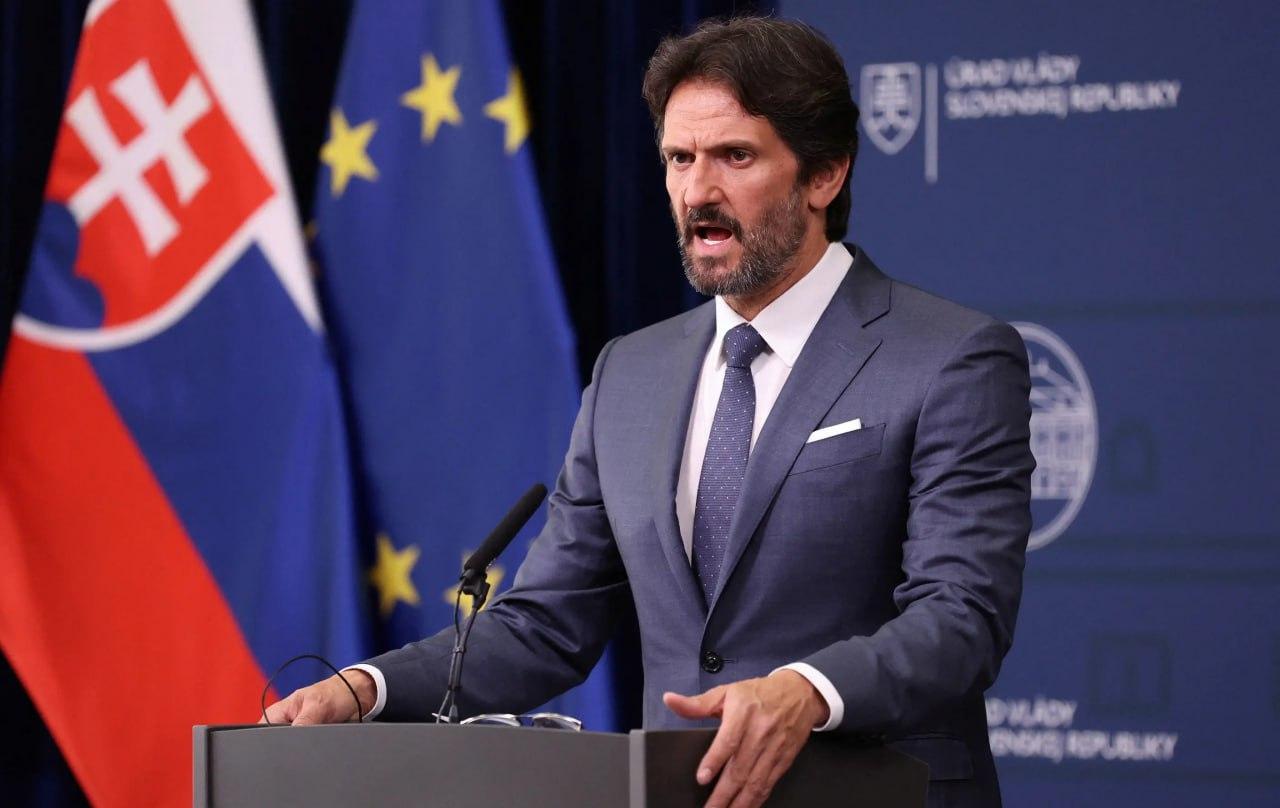 斯洛伐克防长罗伯特·卡利尼亚克最近直接挑明了立场，他说欧洲的集体防务事儿，就该北