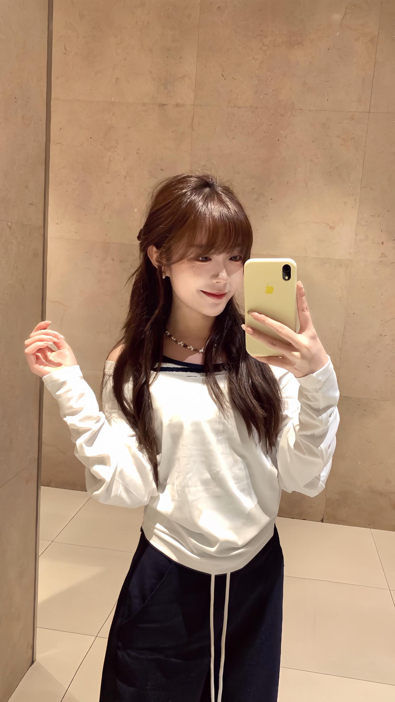 懒人逛街OOTD｜露肩上衣+阔腿裤💙
韩系穿搭 早春辣妹我先当了