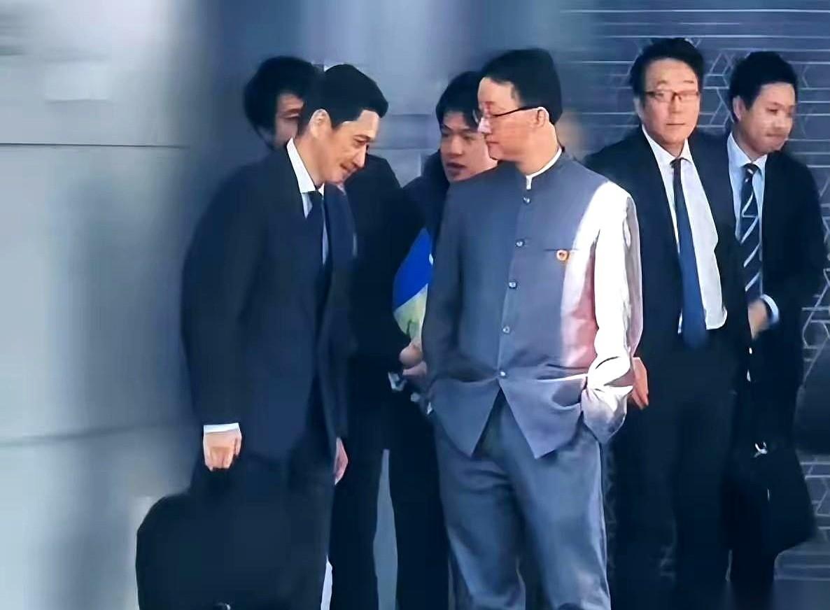 听说，有人因为我们这边接待的时候，全程手插兜，气得跳脚了。
我第一反应是，就这？