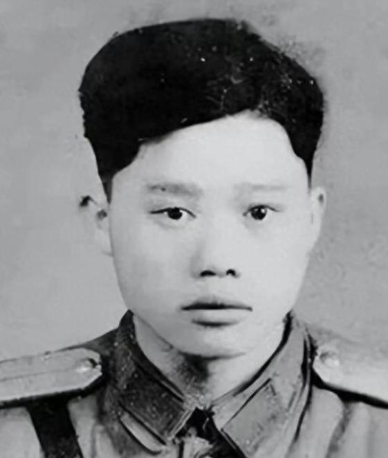 1951年1月28日，志愿军战士潘天炎因为生理需要去附近的草丛解决，却意外发现阵