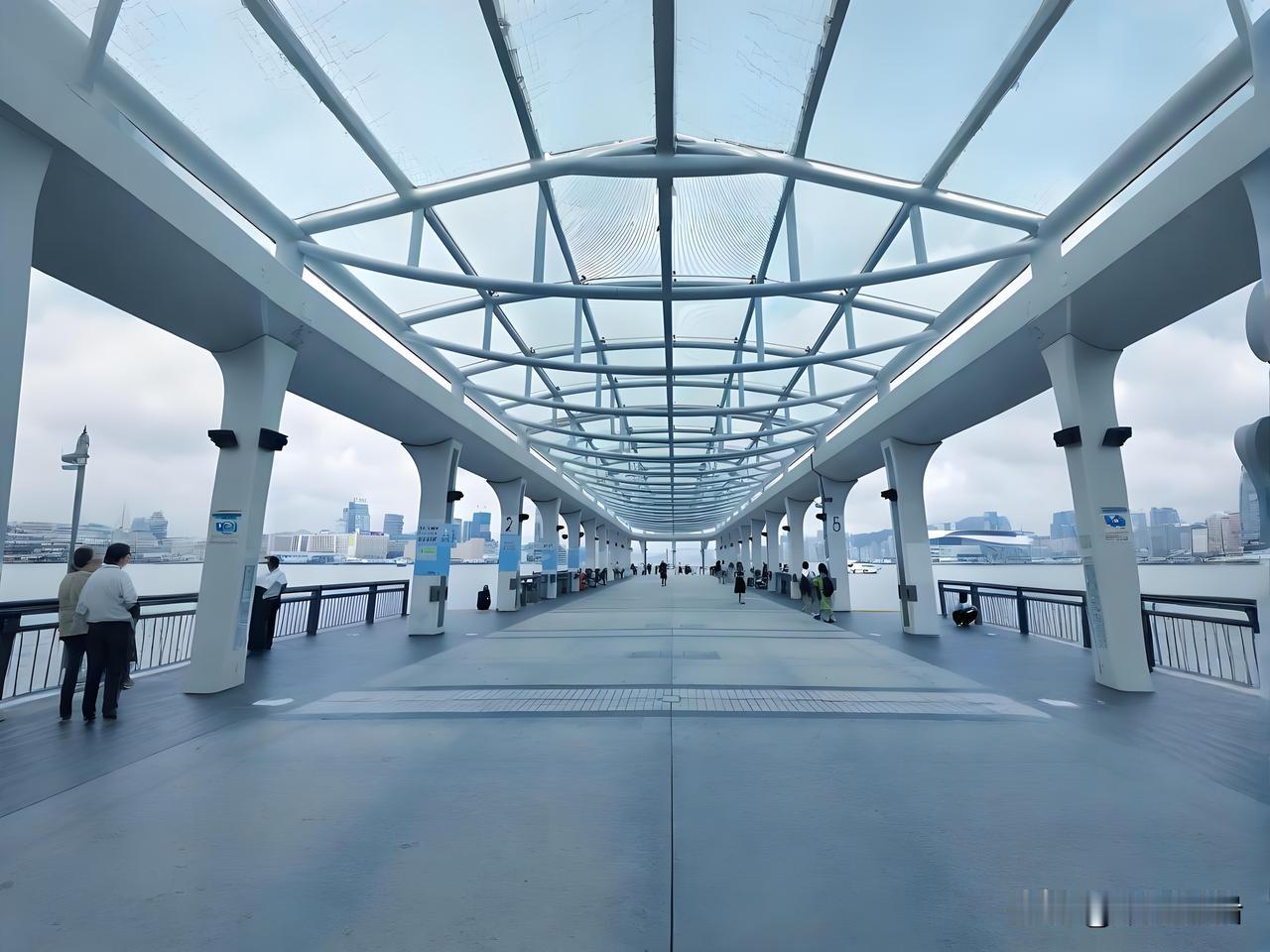 晒图笔记大赛 天空打卡计划 
🌊2025中环9号码头全攻略｜维港游船天花板！宝