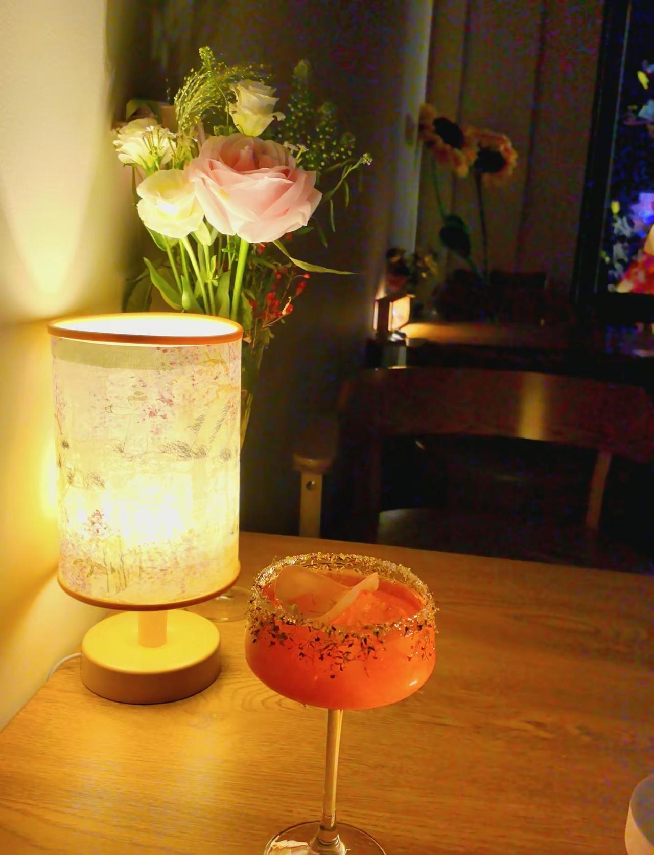 敬过往，敬自由，敬这杯恰到好处的微醺。