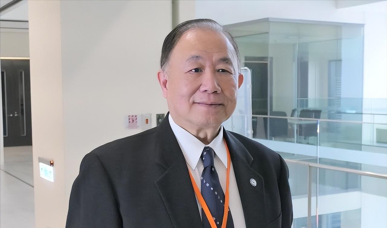 两台退将谈两岸局势。台退役海军上将、国民党不分区“立委”当选人陈永康今天接受香港