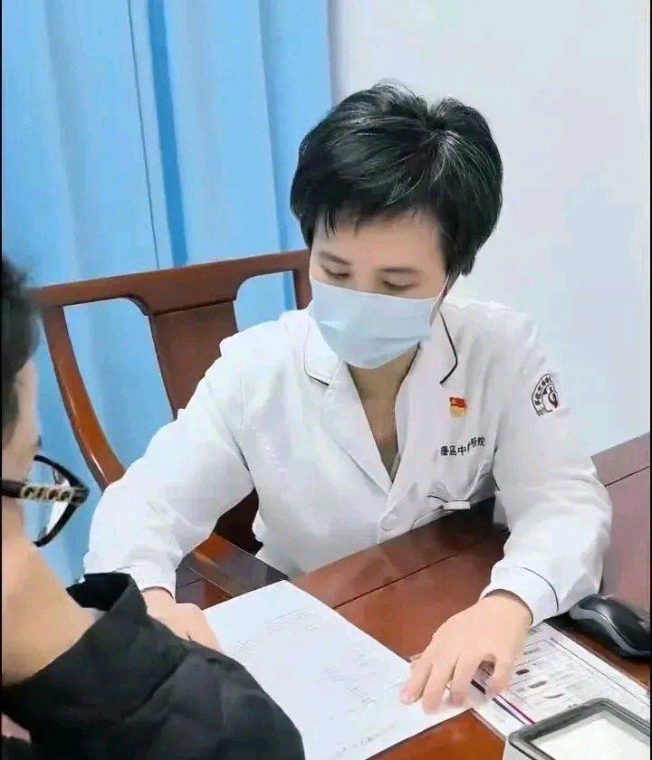 20岁的年龄，60岁的盆底，这不是玩笑！浙江宁波的20岁女生小玲，因肛门疼痛和便