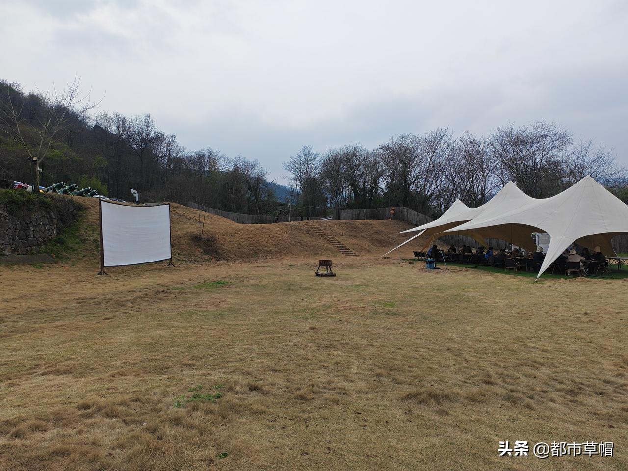 今天提前为女同事们庆祝妇女节！

学校安排了临时课表，把女同事的课都安排在上午，