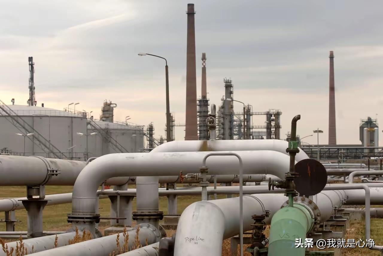 现在乌克兰跟匈牙利已经因为能源问题而彻底翻脸
双方紧紧的咬在一起，谁都不肯松口