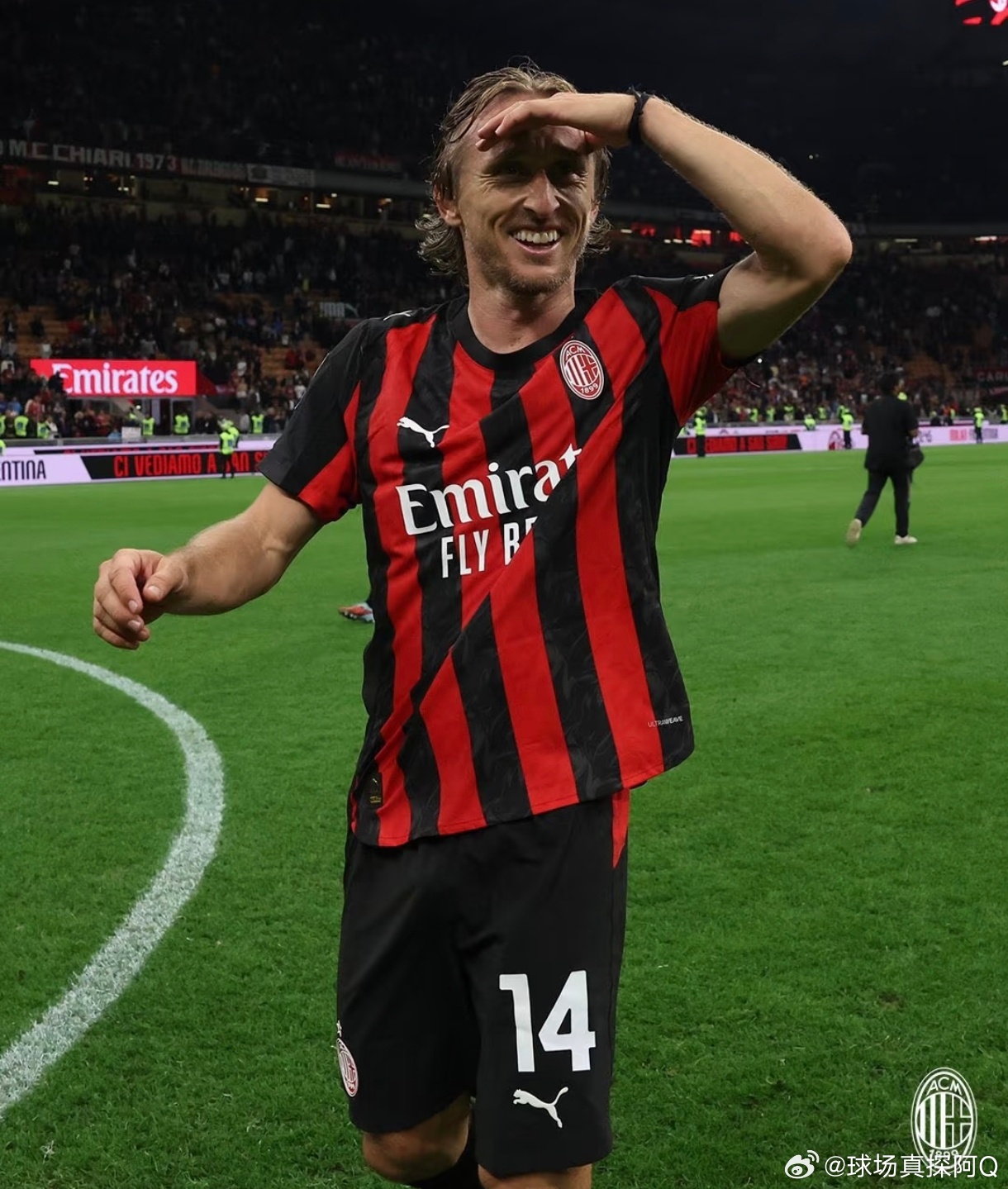 今晚意甲将会上演一场焦点对决，刚来意甲不久的升班马科莫将与老油条米兰展开一场积分