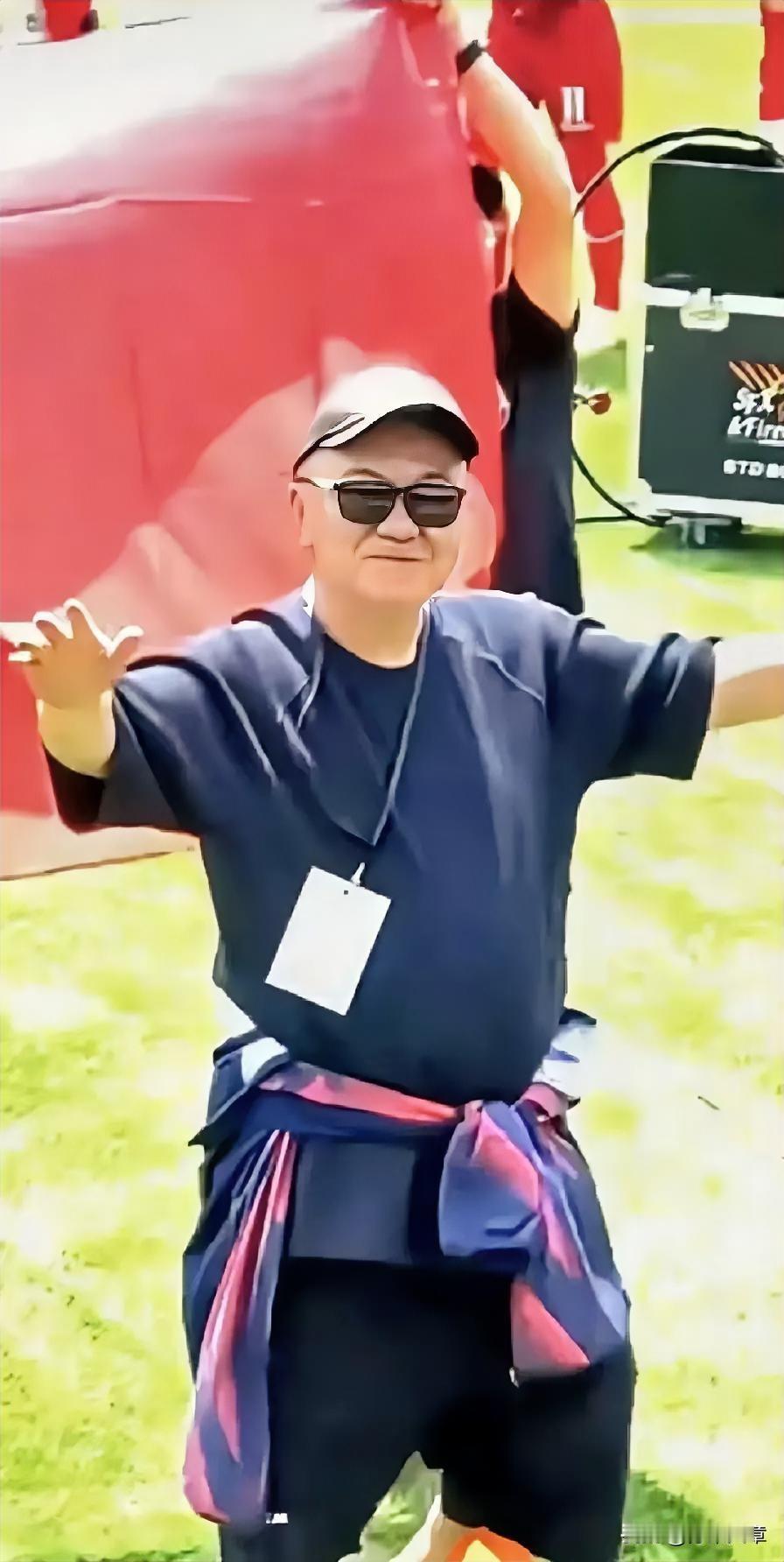 董路在直播中公布一个极具爆炸性的重磅消息，他向大家透露，目前已经有两家国内特别有