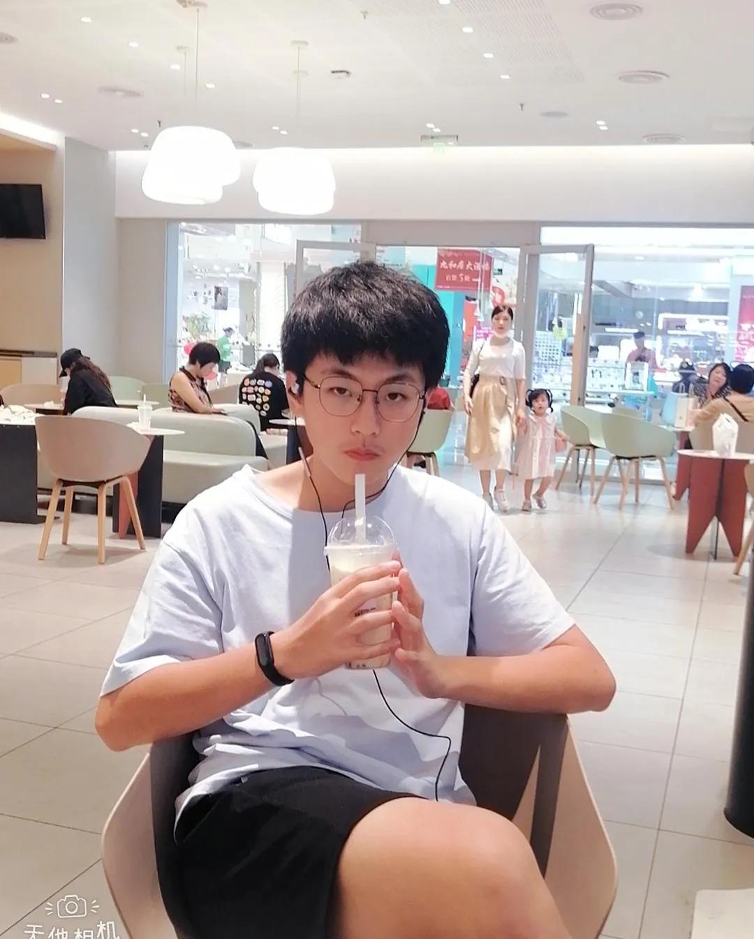 高考已经结束！

我也终于自由拉！

今天儿子说他饿了，我回复：自己去冰箱找东西