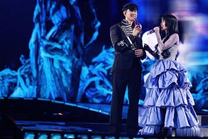 一场汇聚众多艺人的音乐约会，好多明星来看蔡依林演唱会，热爱从不分身份好多明星来看