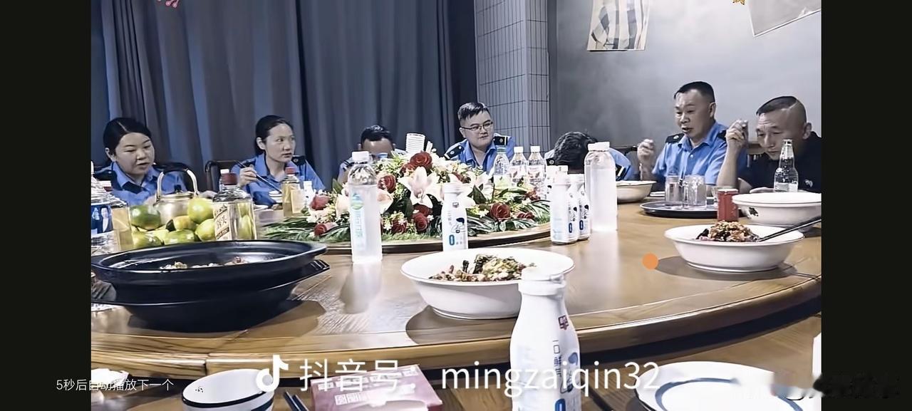 湖南一女士@花花。抖音发的视频！
有时候感觉女人什么都不懂！哎！
不懂事啊，你老