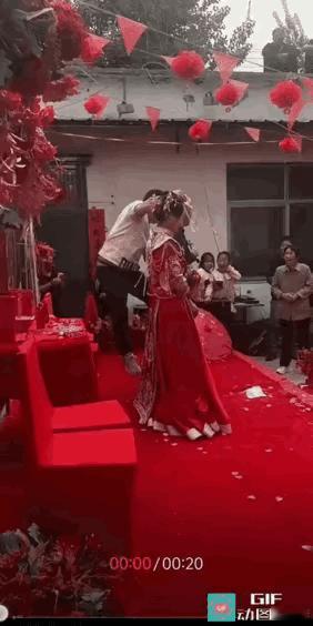 玩归玩，闹归闹。
看到新娘是真的生气了