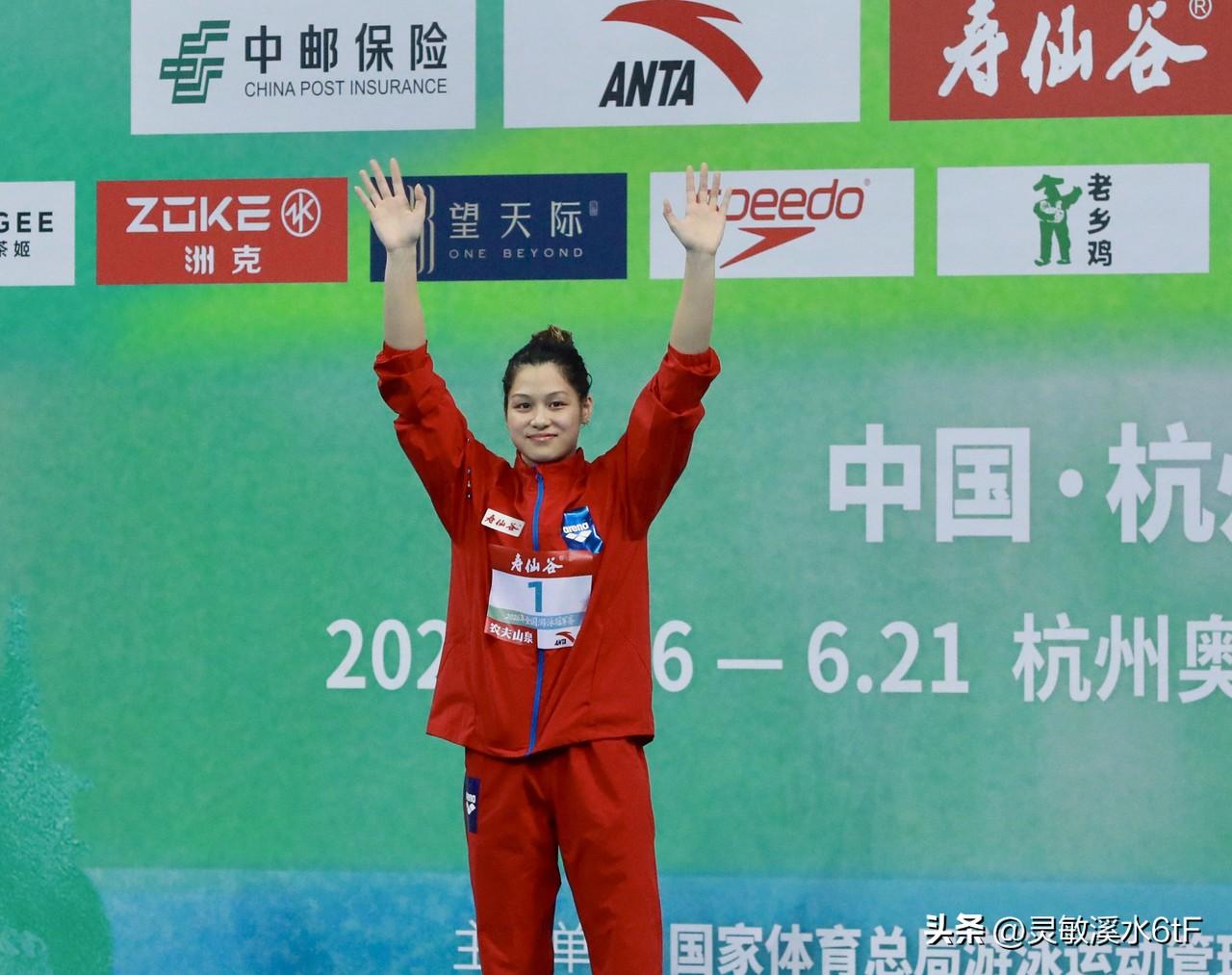 这次全国游泳冠军赛，余依婷真的杀疯了，完全是自带主场气场来的。
本来大家都知道她
