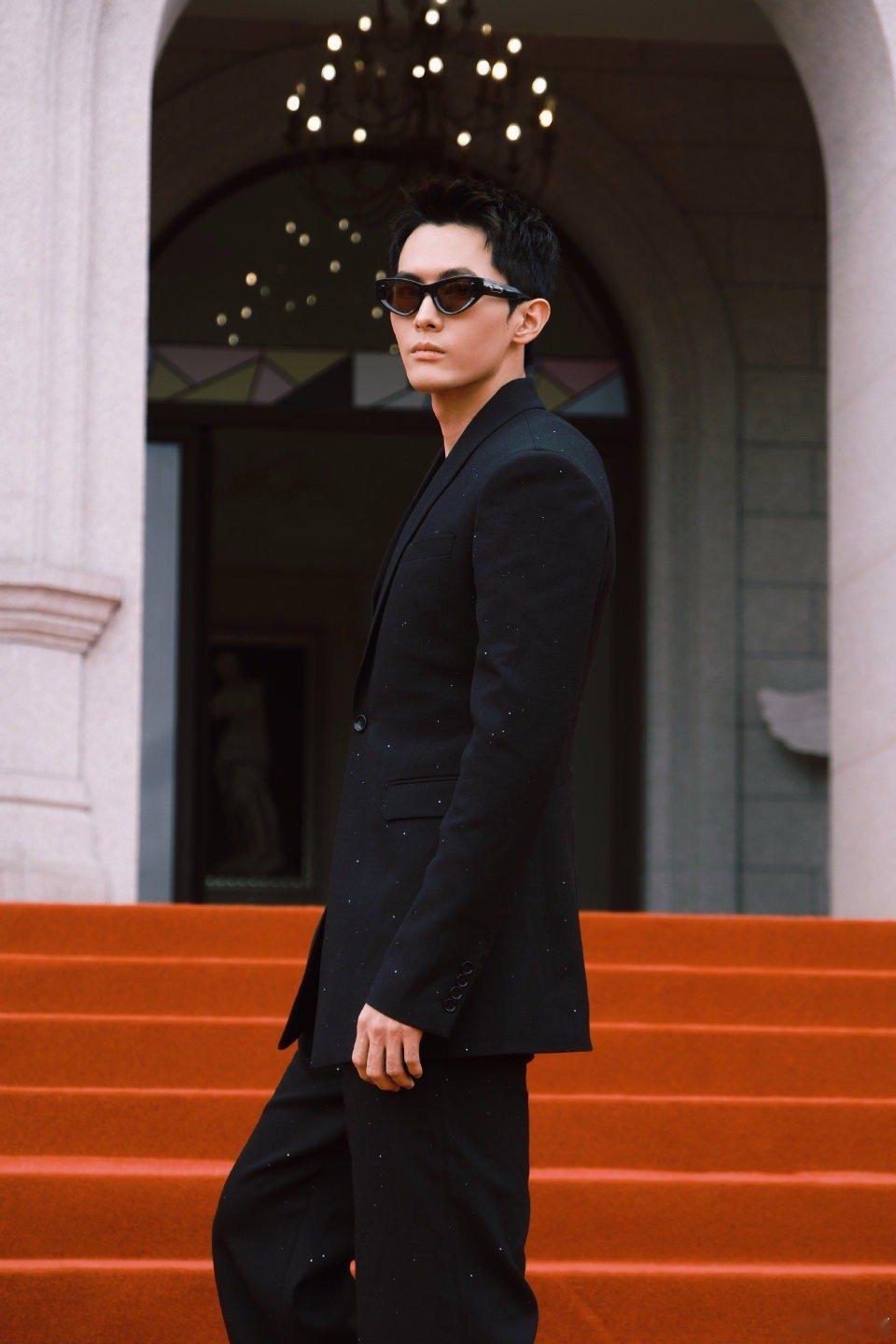 短国男主居然出击跨年了 谁懂啊家人们！刷遍小屏的男神们突然组团空降跨年夜！从霸总