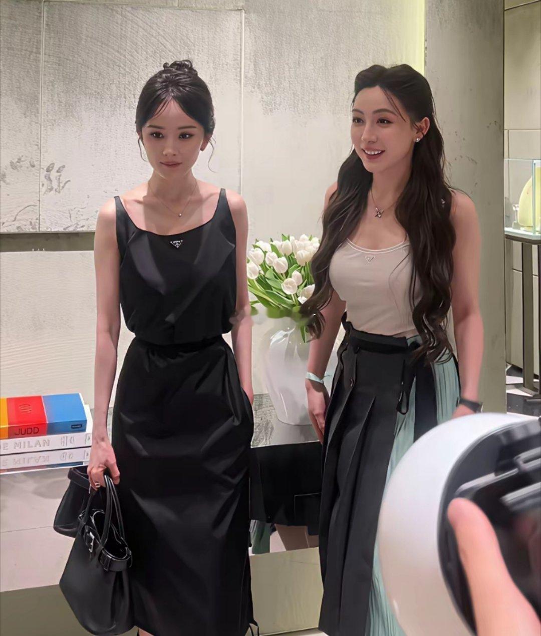 明星现实中居然这么小只？杨幂和网红差距大 