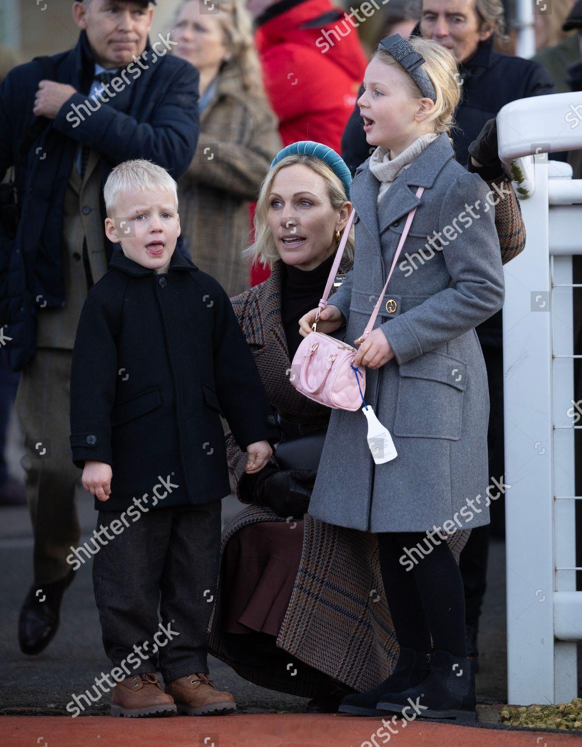 英国王室  【补图】2025年1月1日，安妮长公主家在切尔滕纳姆🏇🏻Lena