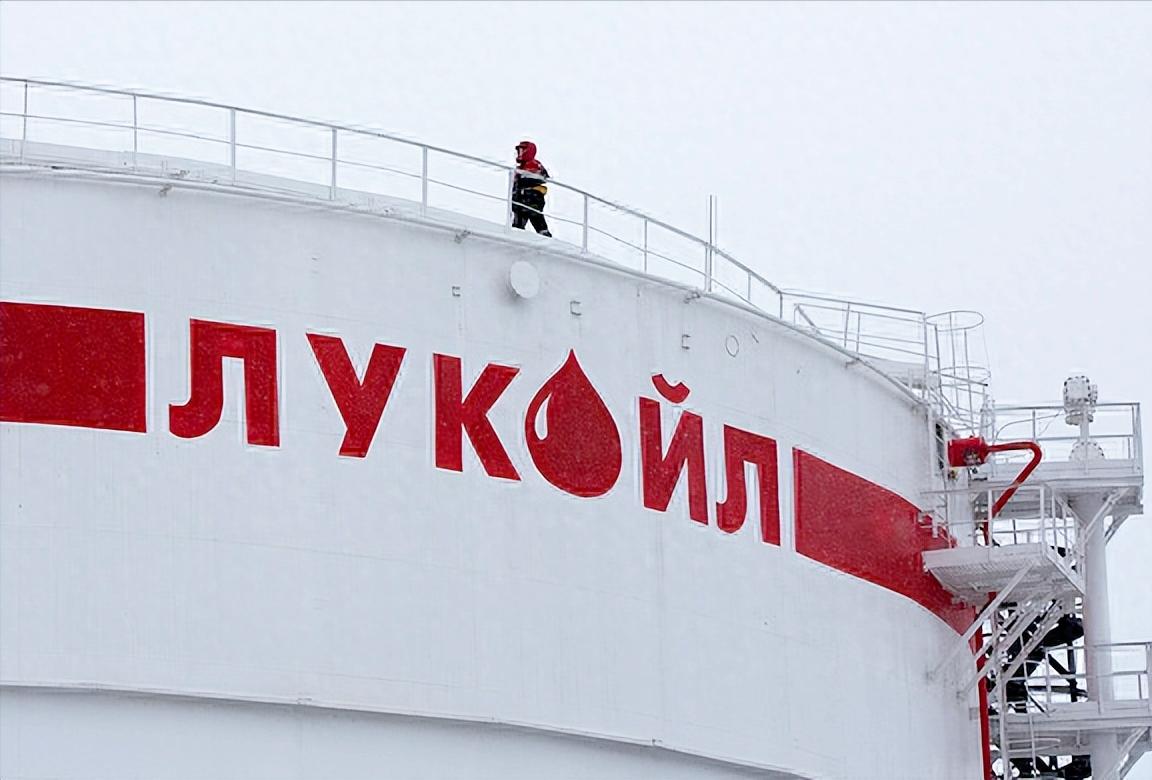 美国又搞事了！逼得伊拉克干了件让全球能源圈都关注的事，把俄罗斯卢克石油公司手里的