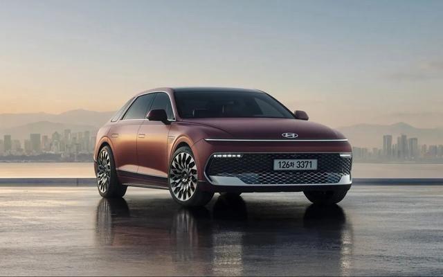 就问这台现代雅尊，雅不雅？尊不尊？作为现代旗下旗舰轿车，改款新车全面升级，优雅大