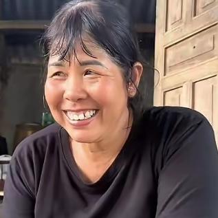 五叔五婶对小松说让他带着儿子一起干。小松有些犯难了，这怎么干？难道他们懂？这可不