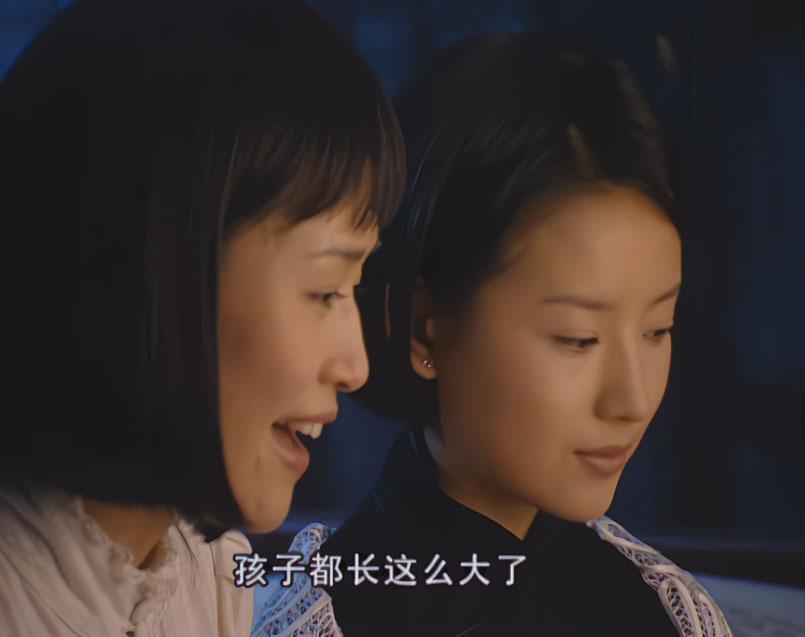 金燕西跟冷清秋的孩子总是只穿一个肚兜，躺在摇篮里，连被子都不盖，不怕着凉吗？
#