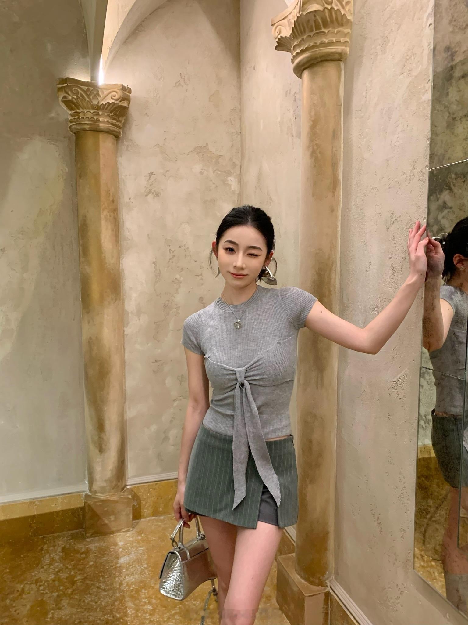 休闲小合集📘一会儿8:00见👀zan👍🏻揪个随机～灰色甜酷格雷女孩🗞️