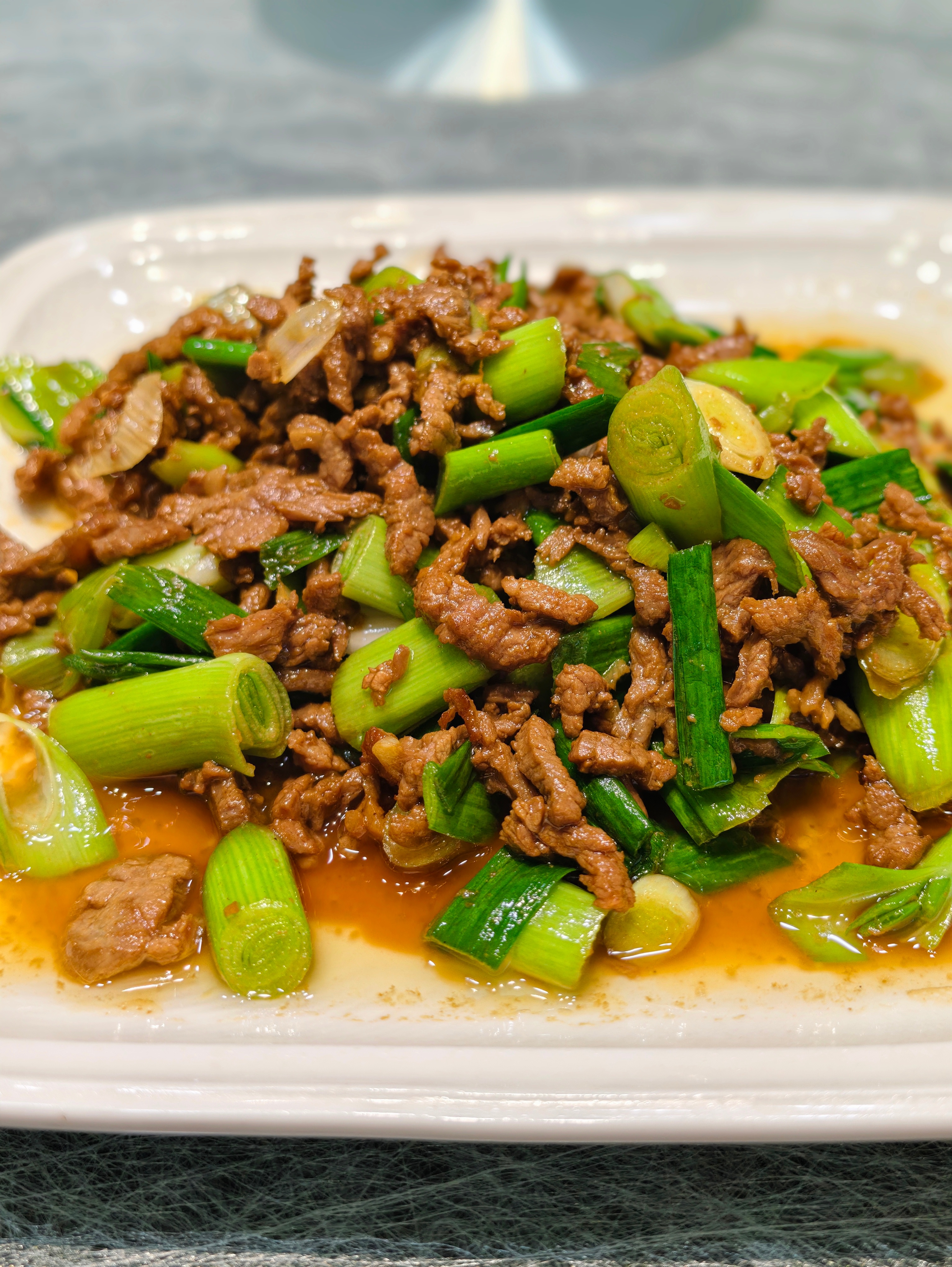 不得不说！宁海人烧的红烧鲻鱼确实好吃啊！烧的非常入味～鱼肉非常鲜嫩.中午还有这个