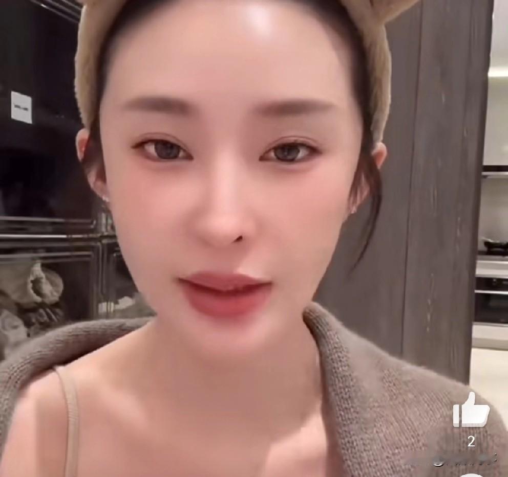 陈静莹表示，生两个孩子没有后悔过！

          陈静莹讲述两个儿子，生