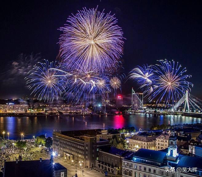 奇葩的决定：时间也被打上莫斯科标签

拉脱维亚禁止按莫斯科时间燃放新年烟花。这是