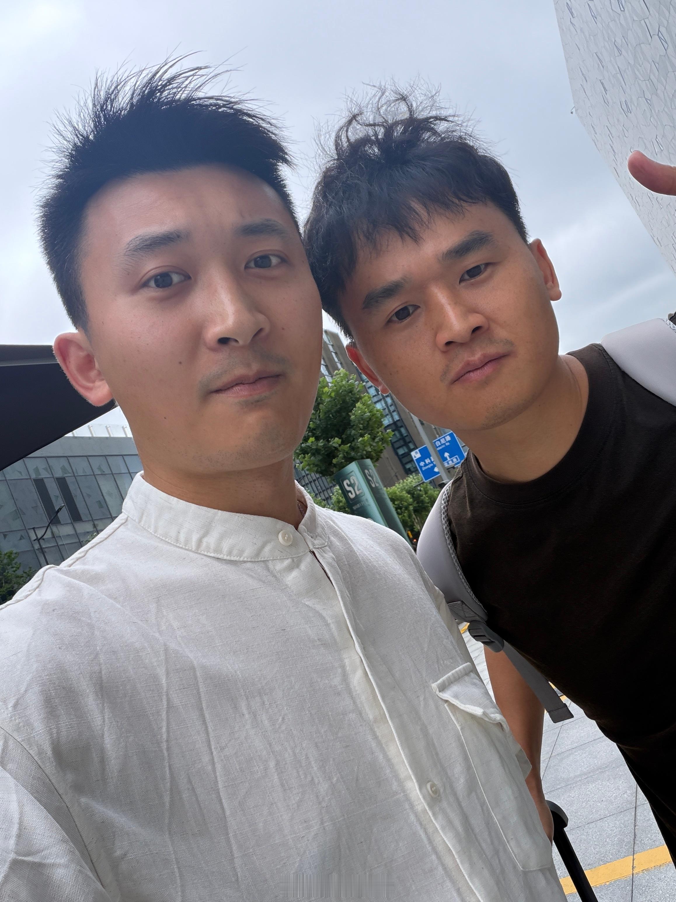 原图直出，终于解答了一个疑惑我和大运烧鸡创始人李杰灵师傅到底谁更黑？ 