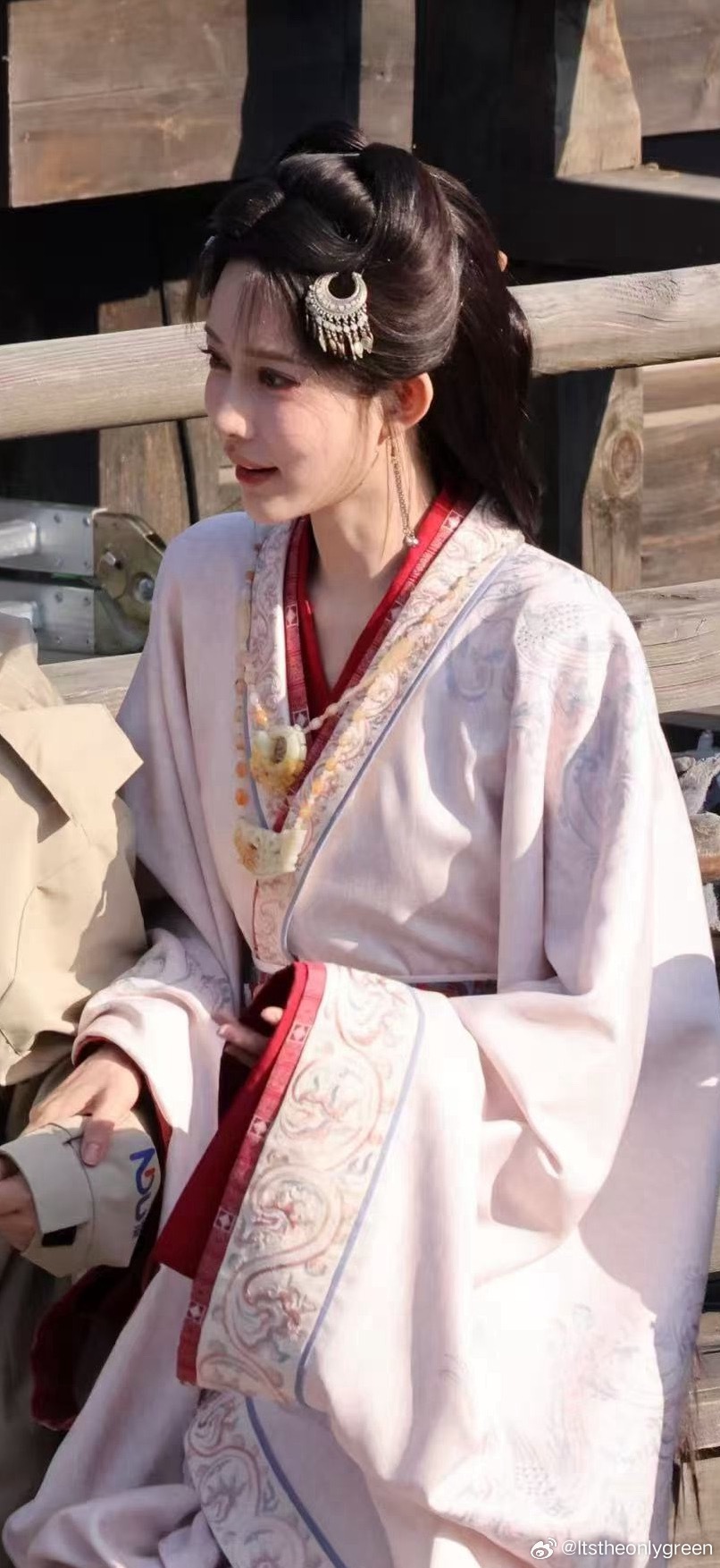 昀牵孟绕  昀牵孟绕 良妙好配（怎么做到每套衣服都这么配的） 