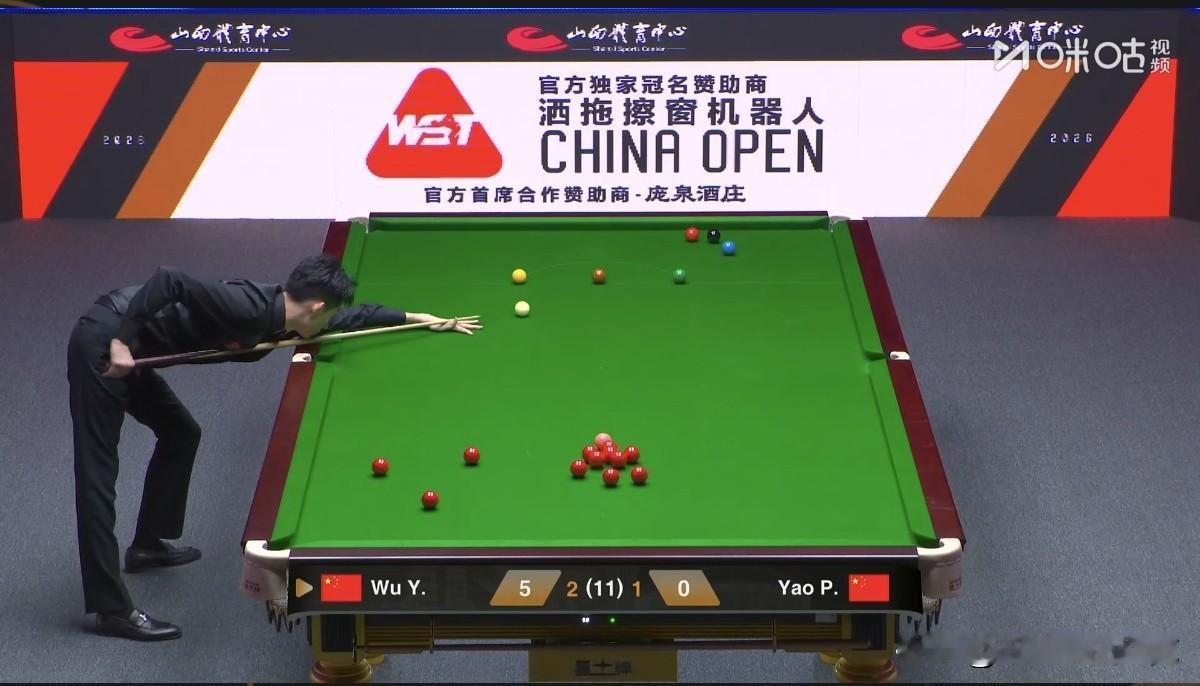 三连鞭，吴宜泽领先进入中场休息！
      北京时间今晚，2026斯诺克中国公